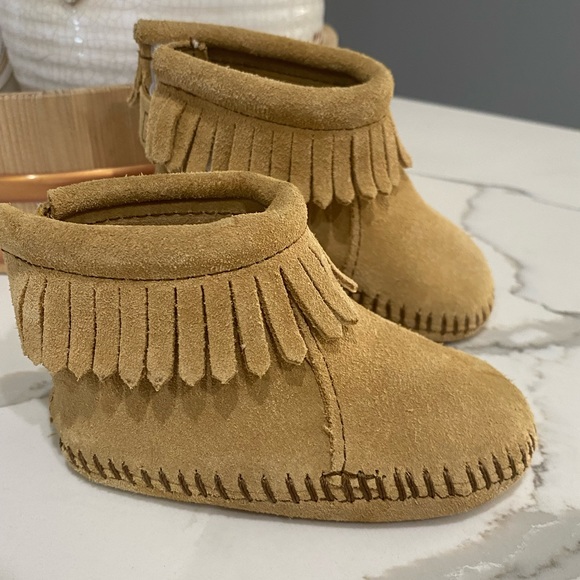 MINNETONKA booties flap back infant size 2 - Picture 5 of 9